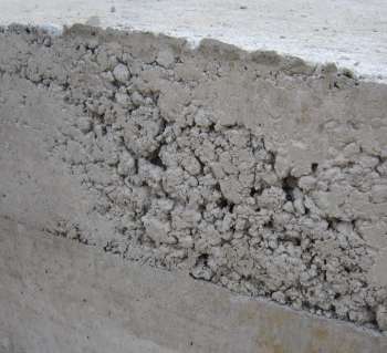Rakowiny oraz zimne łącze (pozioma przerwa w betonowaniu)